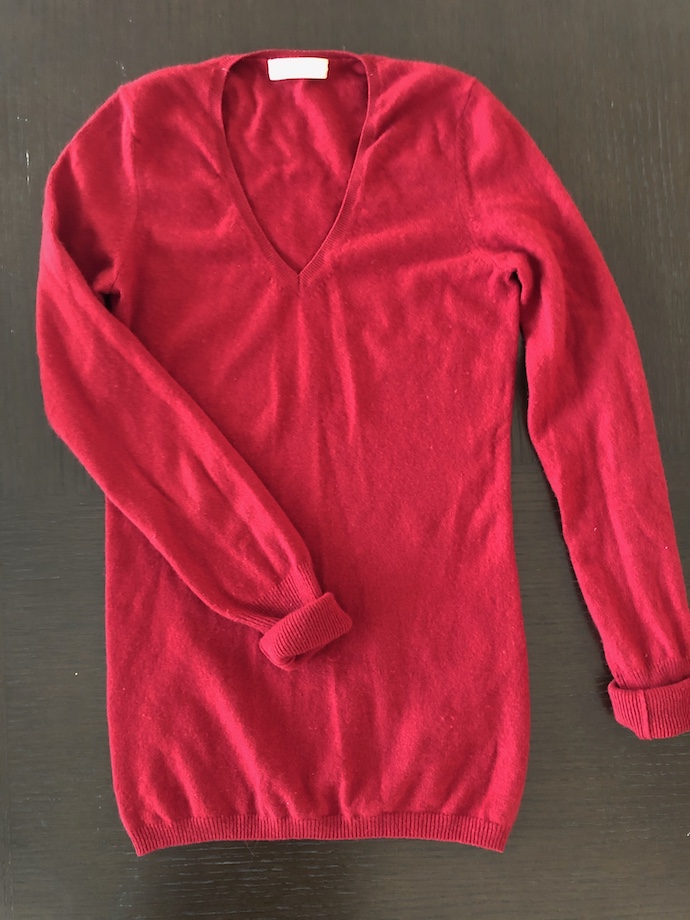 V neck cashmere Sweater - 100 AED