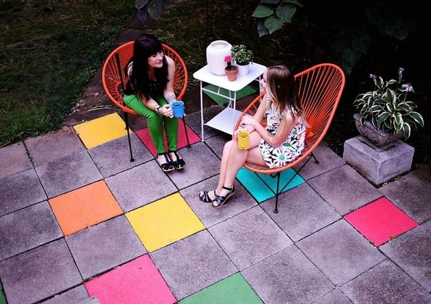 DIY colorful tiles in the garden