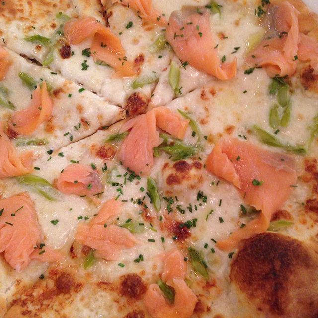 pizza with salmon